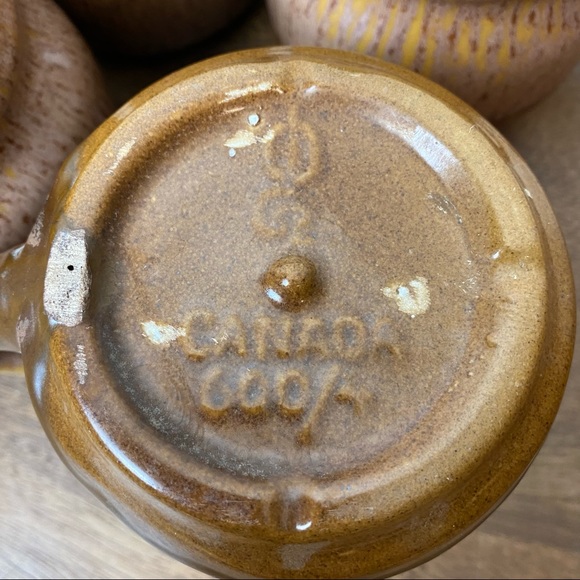 Set of four Vintage Beauce Canadian Pottery Mugs - Picture 9 of 12